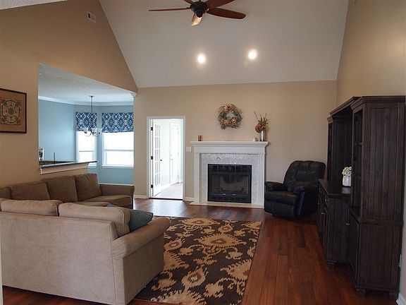 5th image of 109 Palomino Ct