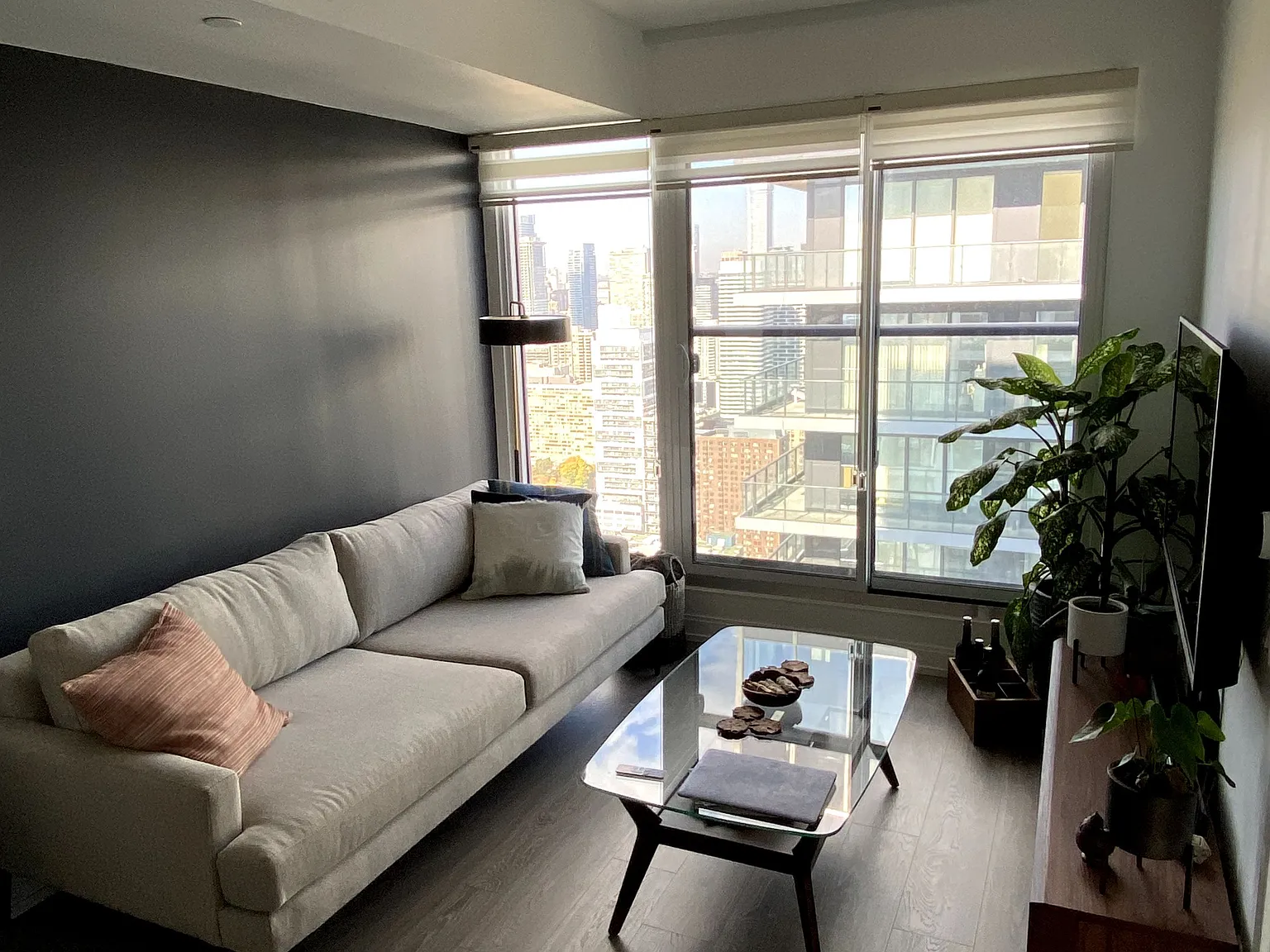 Grid Condos — Photo 2
