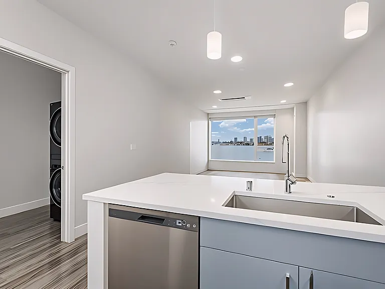 1709 Harbor Ave SW #400 — Photo 6