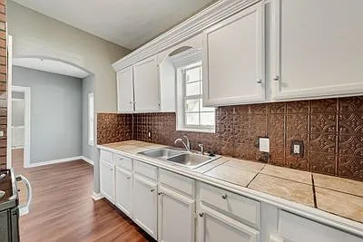 930 W Freeman St — Photo 7