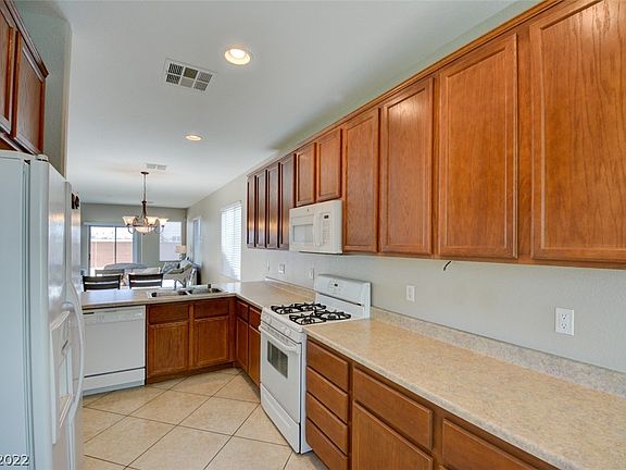5th image of 5940 Bellows Beach St #0