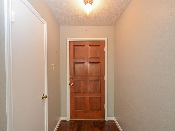 4th image of 1227 Brook Grove Dr