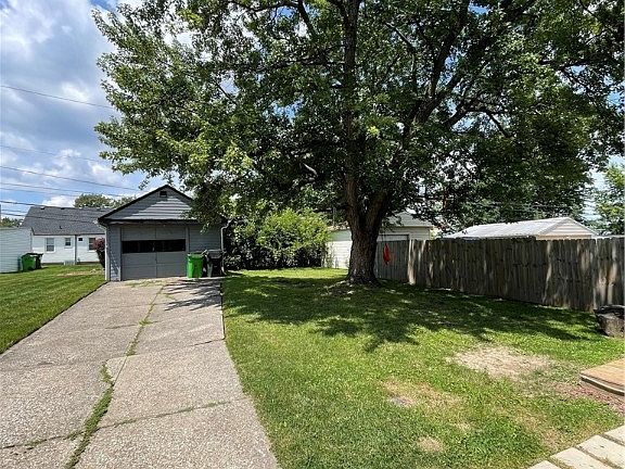 3rd image of 5266 E 119th St