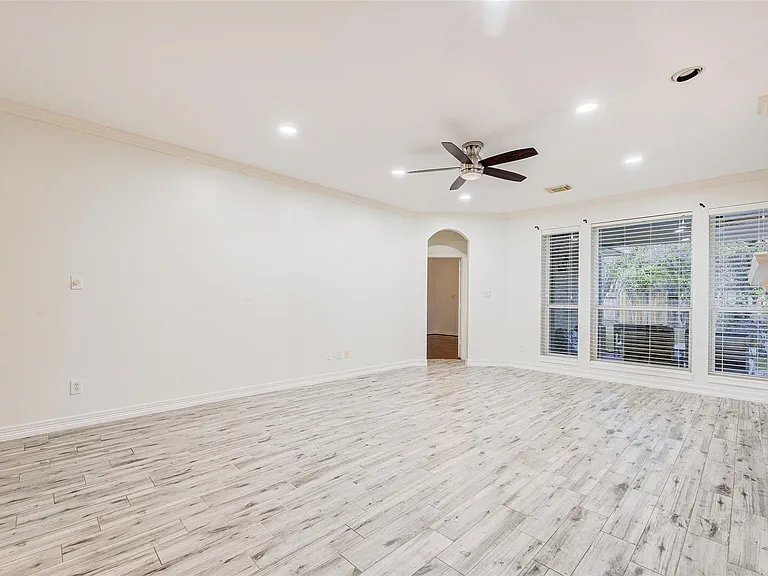 2027 Westshore Dr — Photo 15