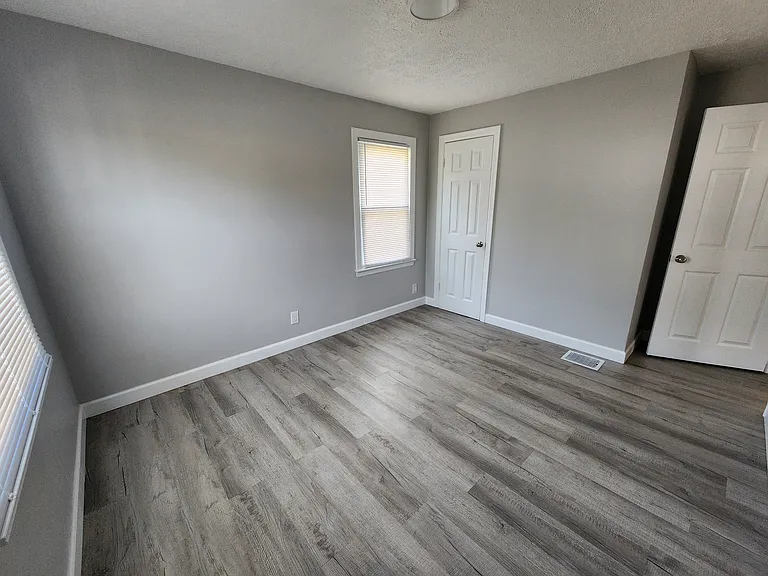 2524 McGuffey Rd — Photo 9