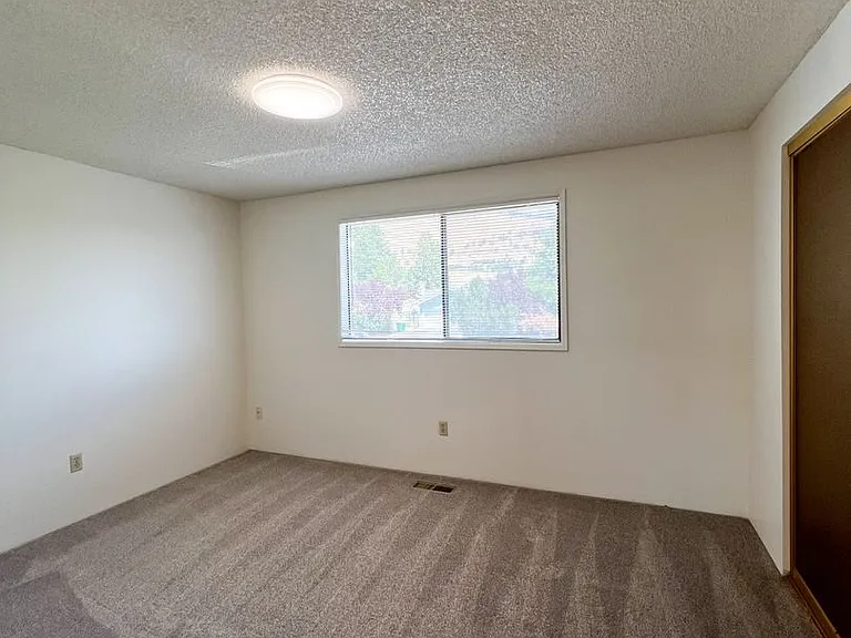 846 Homedale Rd — Photo 23
