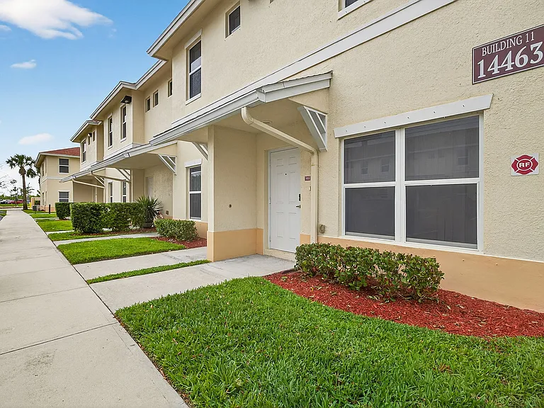 Mirage Bay Apartments — Photo 38