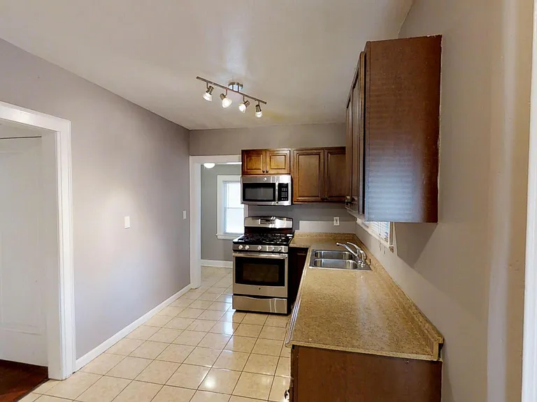 1005 E Colvin St #1 — Photo 8