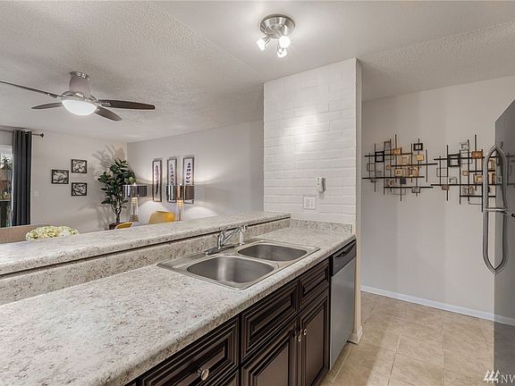 4th image of 17431 Ambaum Blvd S Unit D-27