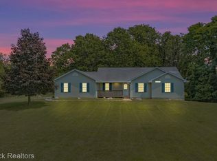 6694 Fleming Rd, Fowlerville, MI 48836