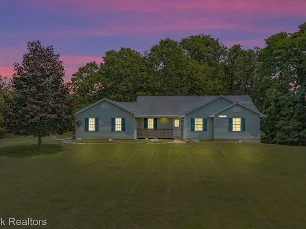 6694 Fleming Rd, Fowlerville, MI 48836