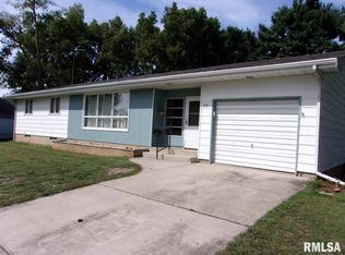 307 S Main St, Forest City, IL 61532