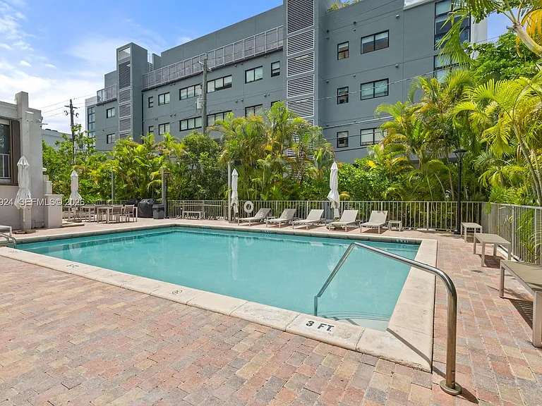 575 Crandon Blvd #413 — Photo 27
