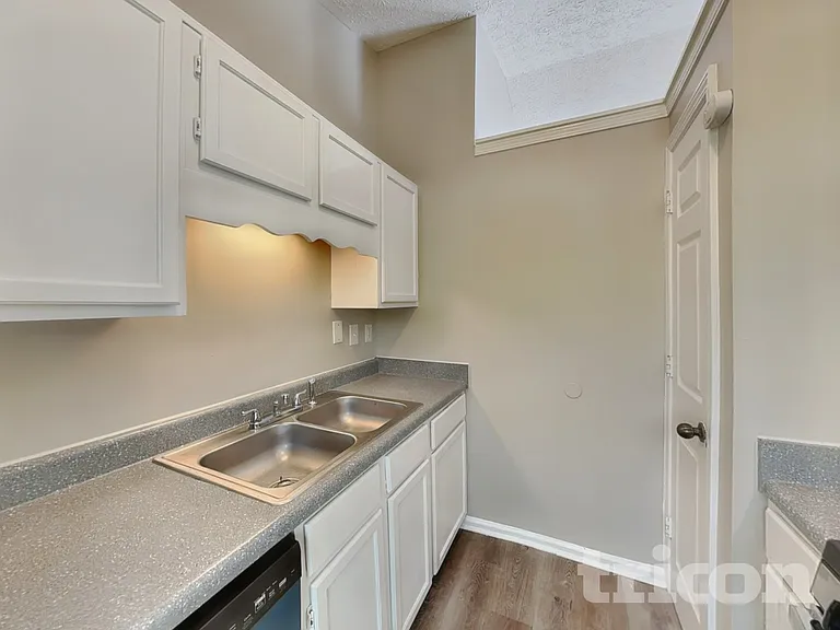 1330 Ling Dr — Photo 4