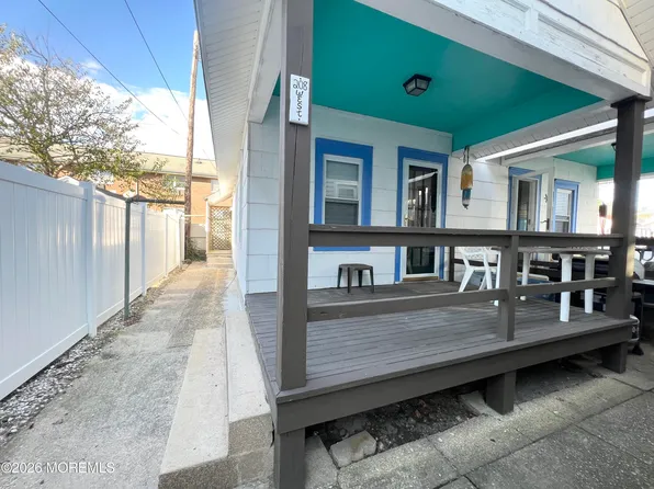 208 14th Ave #E, Belmar, NJ 07719