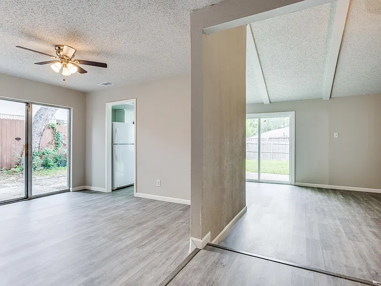810 Ravencroft Dr — Photo 9