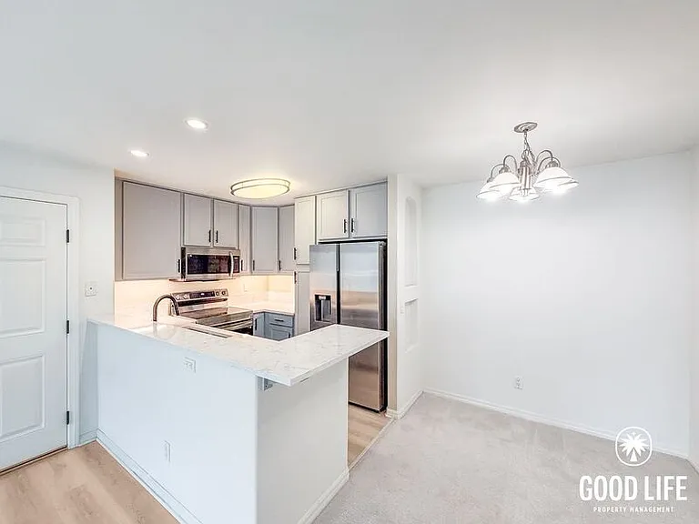 5252 Balboa Arms Dr #228 — Photo 2