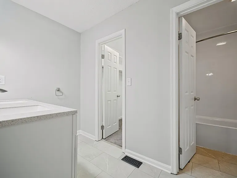 5408 Lord Dunmore Ct — Photo 8