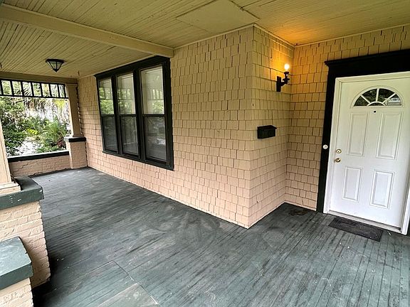 2nd image of 109 W Mary St