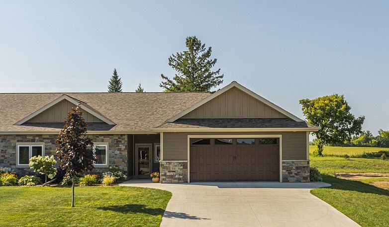 1st image of 841 Lake Forest Cir