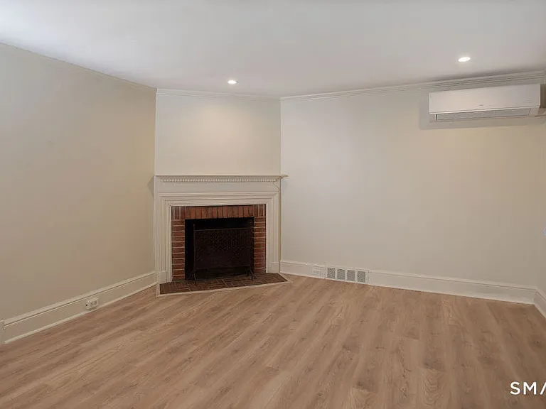 40 Seminary St #B — Photo 8