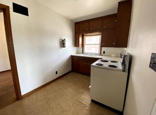 200 W 1st St #1S, Sumner, IA 50674