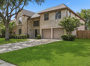 3007 Eagle Lake Dr, Pearland, TX 77581