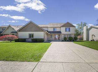 540 Thackeray Rd, Maumee, OH 43537