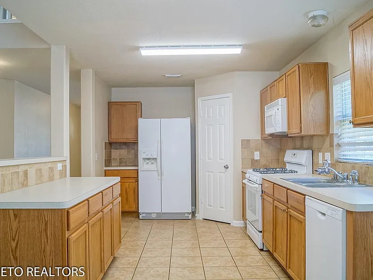 2819 Foster Hill Dr — Photo 8
