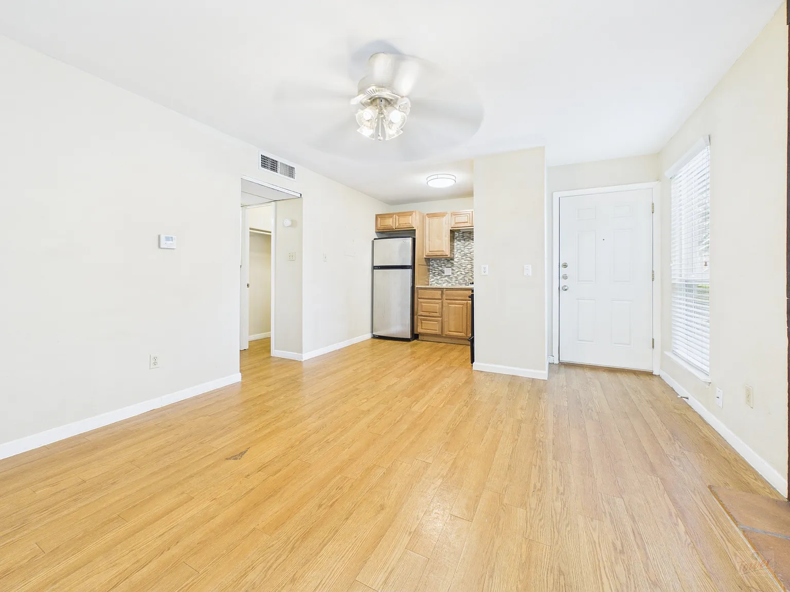 1000 W 26th St Apt 112 — Photo 4