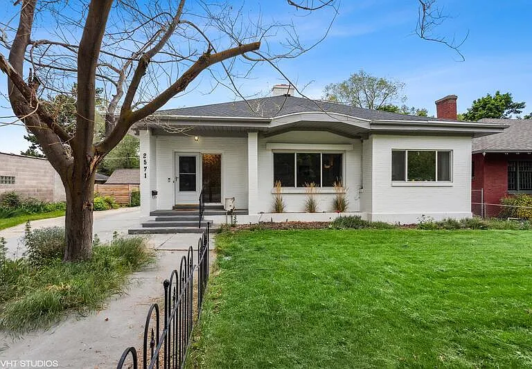 2571 Van Buren Ave — Photo 1