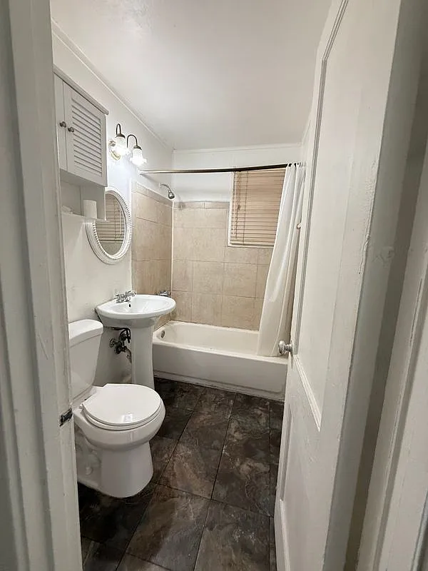 2 bed, 1.0 bath, 720 sqft, $2,100 — Photo 3