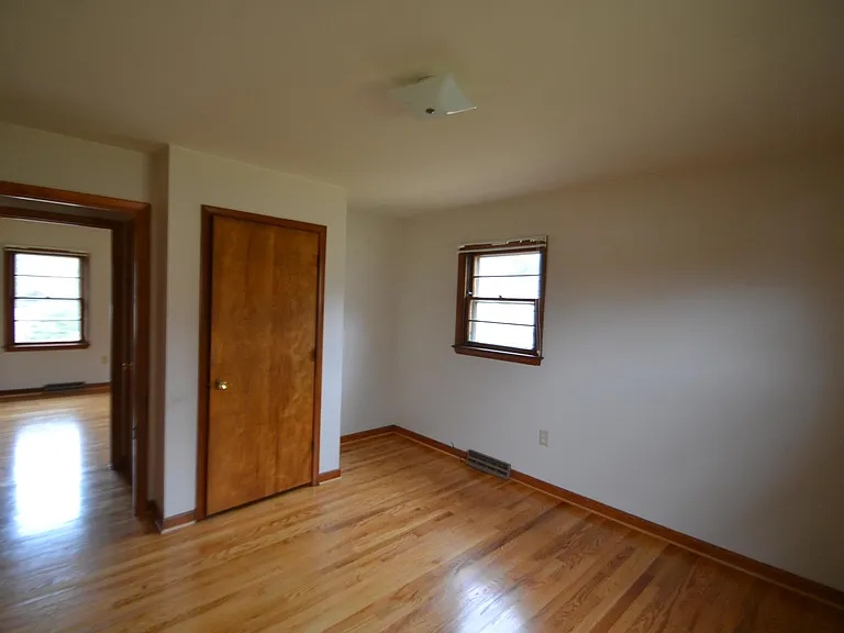 1111 Preston Dr — Photo 15
