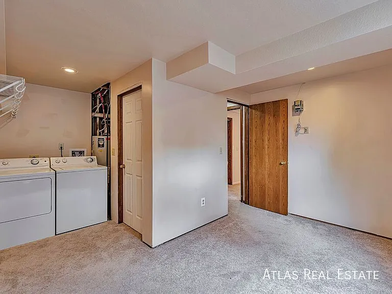 8150 Camfield Cir — Photo 21