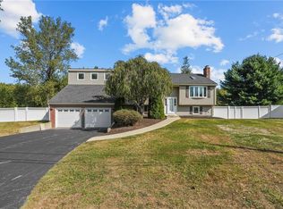 89 Blacksmith Rd, Seekonk, MA 02771
