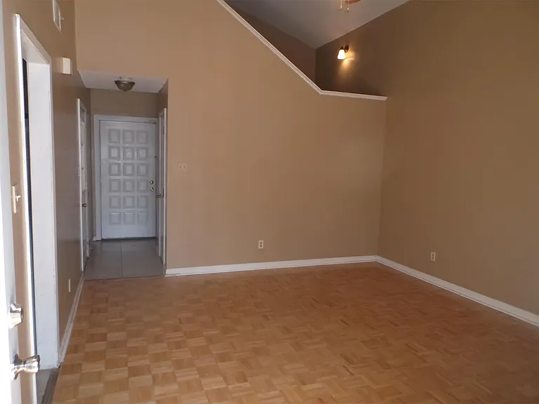 5 Crestwood Cir — Photo 3