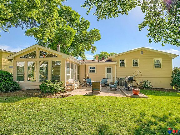 4th image of 3542 Parkview Dr