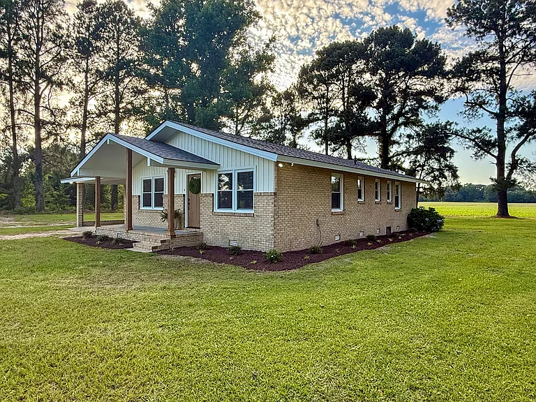 840 Mills Rd — Photo 2