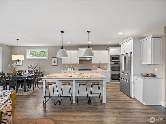 3rd image of 4853 Castleton Road SW