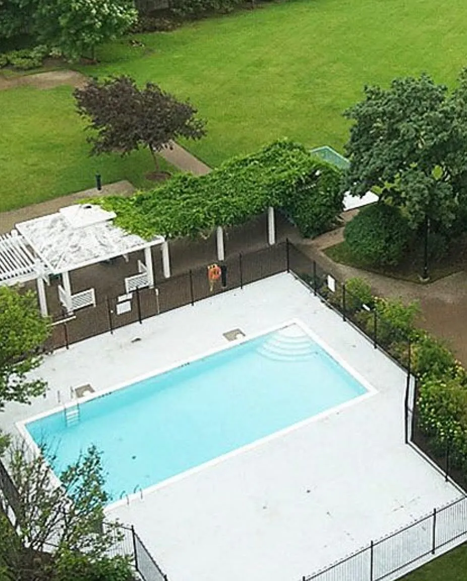 550 Webb Dr — Photo 2