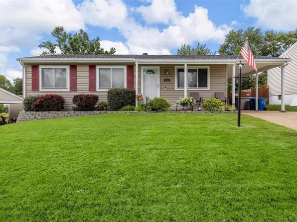 4919 Rose Blossom Ln, Hazelwood, MO 63042