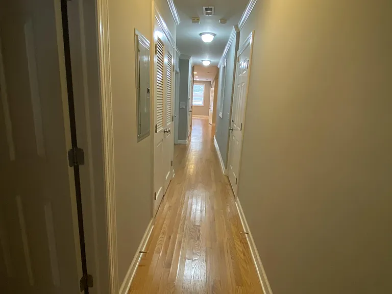 915 W Dakin St — Photo 36
