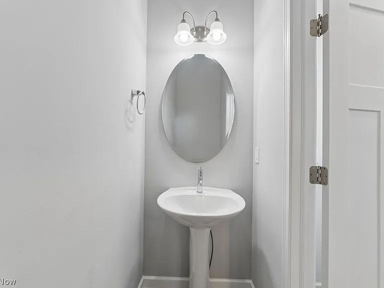 12027 Wade Park Ave — Photo 14