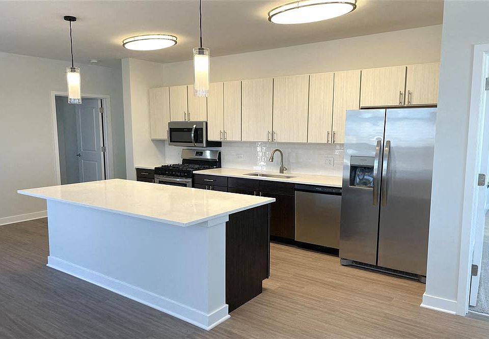 1st image of 400 N Main St #5210132