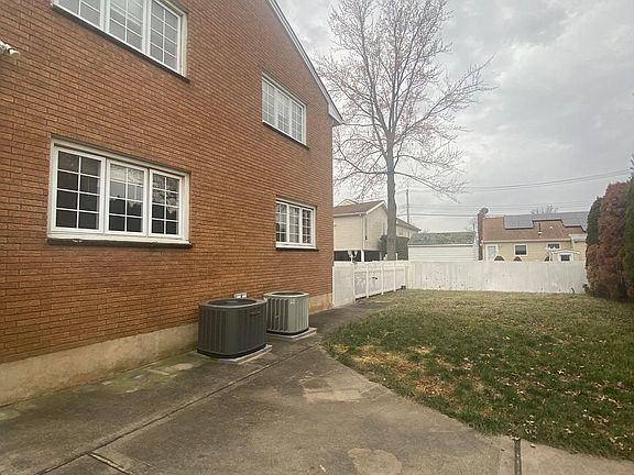 3rd image of 963 Edgegrove Ave #2