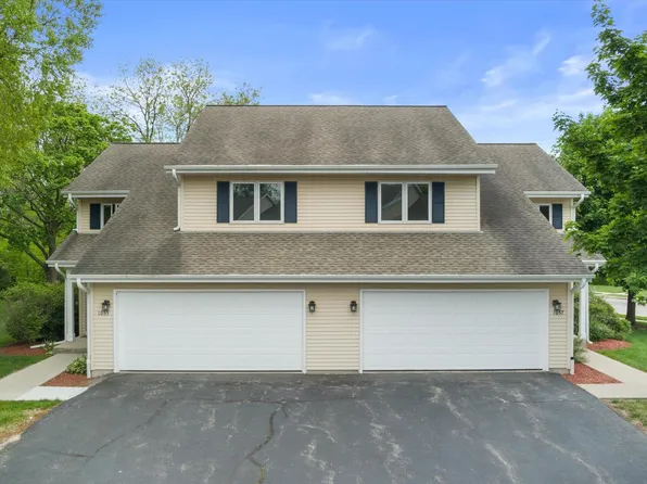 1057 Fleetfoot DRIVE, Waukesha, WI 53186