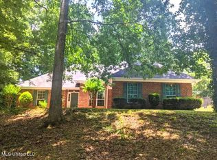 203 Brookwood Dr, Vicksburg, MS 39183
