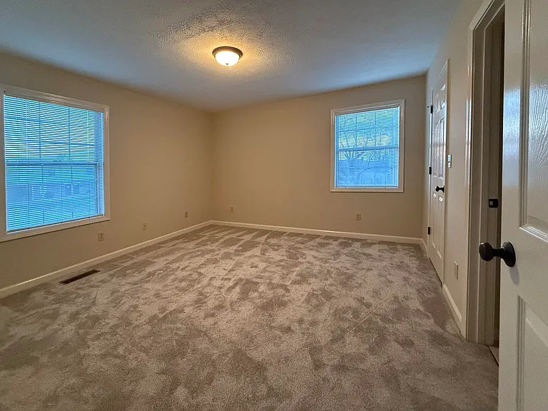 105 Oakmont Ln — Photo 6