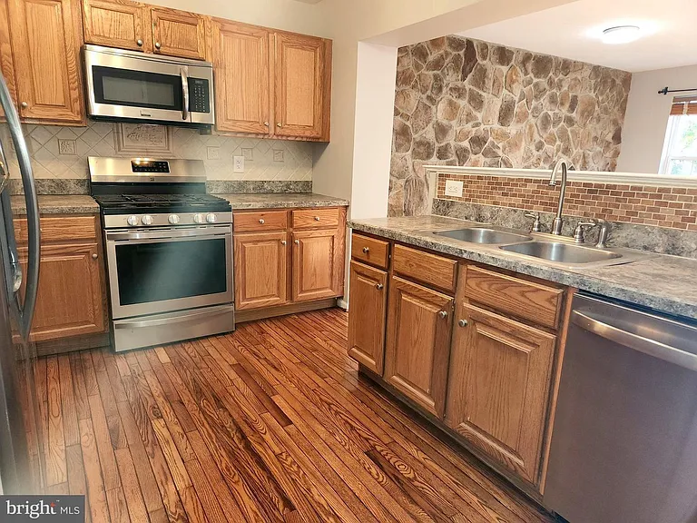 125 Vernon Ct — Photo 30