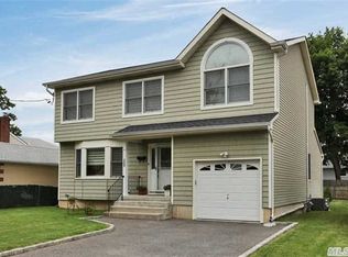 653 Hilda St, East Meadow, NY 11554